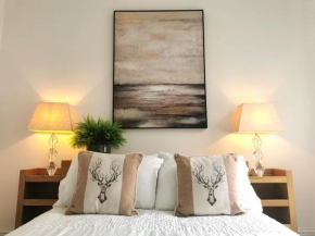 No 10 Spacious 2-bedroom house in London Stratford with parking for up to six